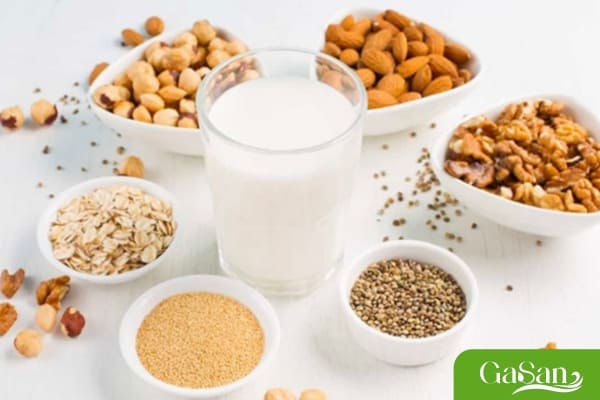 Không chỉ sữa bò có các vitamin E, C mà ngay cả sữa hạt cũng có những dưỡng chất tương tự