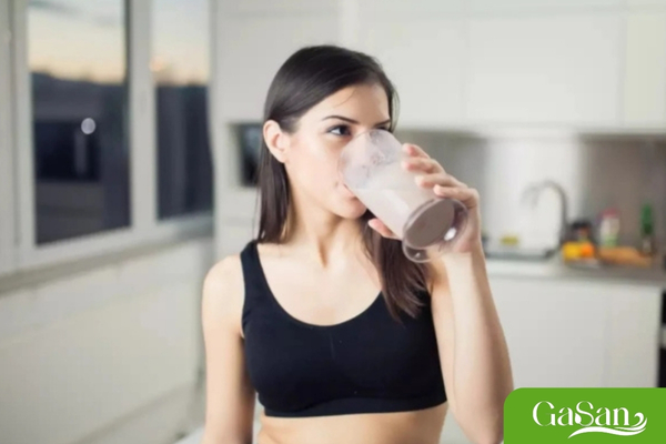 Uống sữa hạt có thể thay thế cho bữa sáng nhưng cơ thể sẽ rất nhanh đói vì lượng calo không đáp ứng đủ